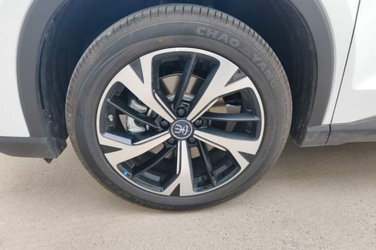 Used BYD Song Pro New Energy 2026 Model DM-i 220KM Beyond Version Left Front Wheel Hub