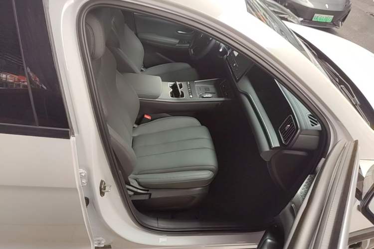 Used BYD Song Pro New Energy 2026 Model DM-i 133KM Superior Version Right Front Seat