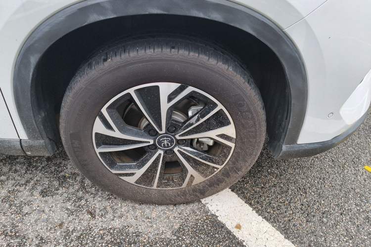 Used BYD Song Pro New Energy 2026 Model DM-i 133KM Superior Version Right Front Wheel Hub