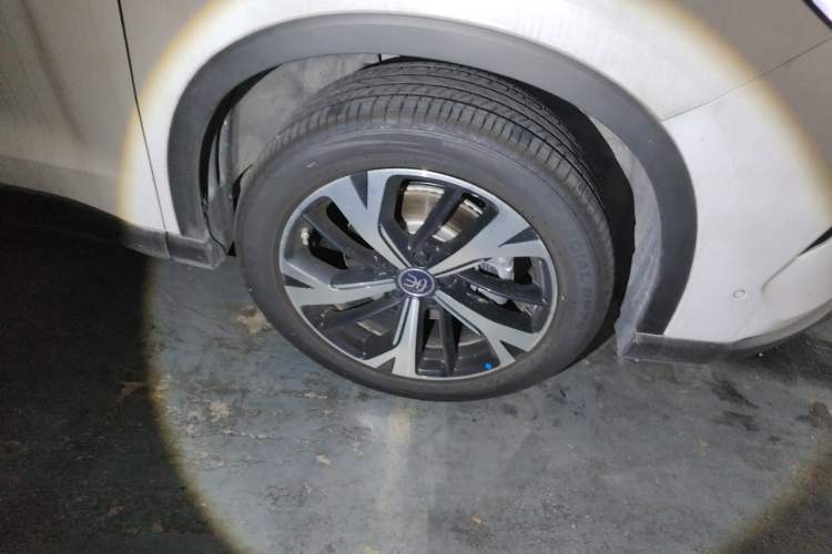 Used BYD Song Pro New Energy 2026 Model DM-i 220KM Beyond Version Right Front Wheel Hub