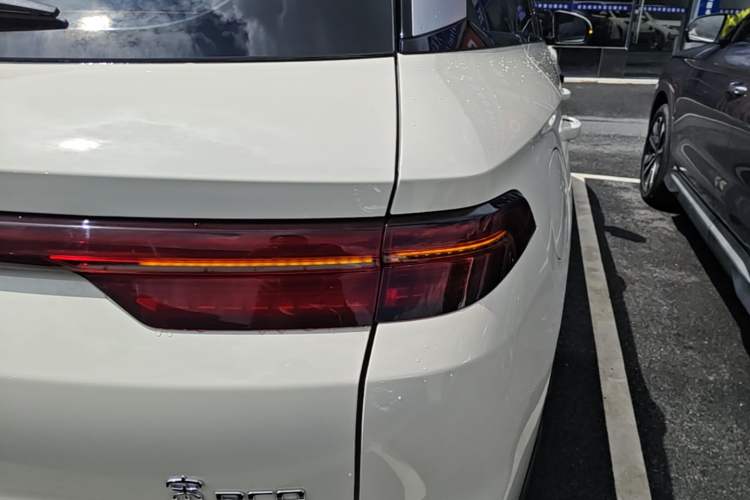 Used BYD Song Pro New Energy 2026 Model DM-i 220KM Beyond Version Right Rear Taillight