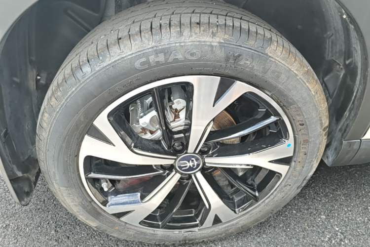 Used BYD Song Pro New Energy 2026 Model DM-i 220KM Beyond Version Right Rear Wheel Hub
