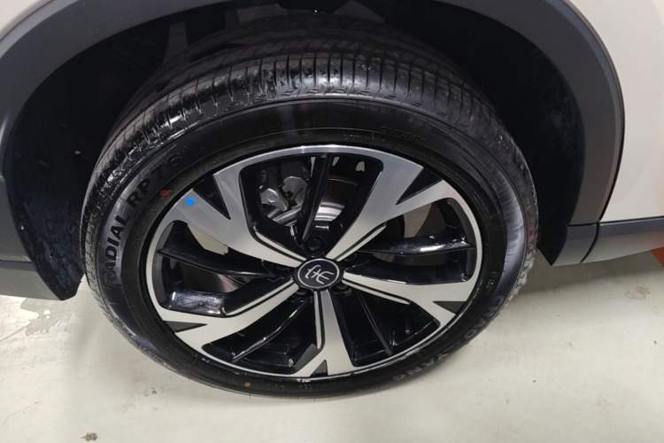 Used BYD Song Pro New Energy 2026 Model DM-i 220KM Beyond Version Right Rear Wheel Hub