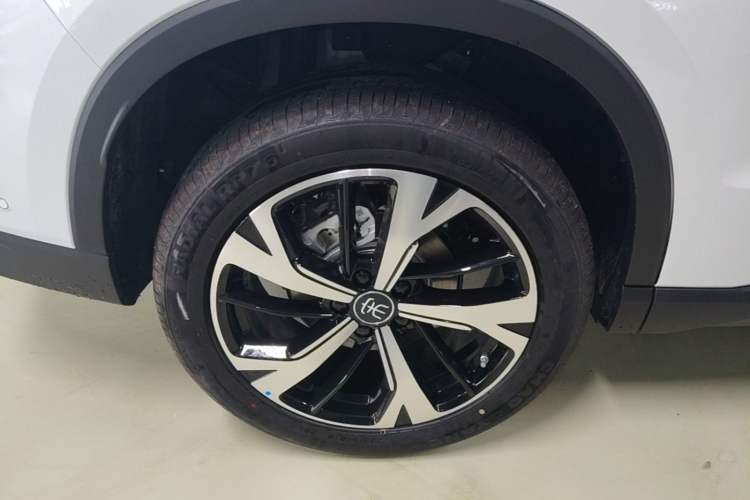 Used BYD Song Pro New Energy 2026 Model DM-i 220KM Beyond Version Right Rear Wheel Hub