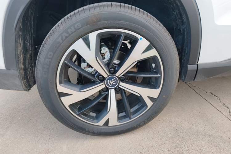 Used BYD Song Pro New Energy 2026 Model DM-i 220KM Beyond Version Right Rear Wheel Hub