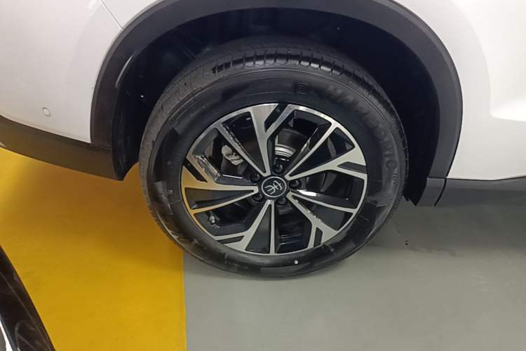 Used BYD Song Pro New Energy 2026 Model DM-i 133KM Superior Version Right Rear Wheel Hub