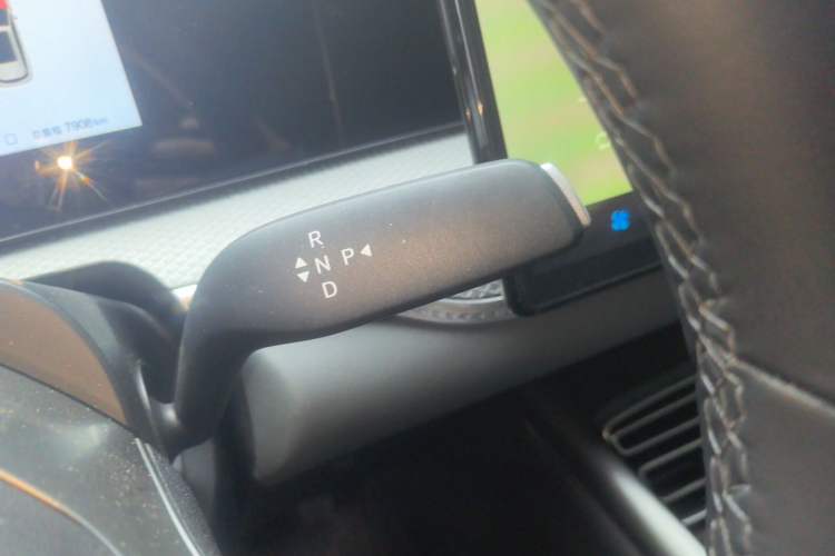 Used BYD Song Pro New Energy 2026 Model Flying Edition DM-i 220KM Superior Edition Gear Lever