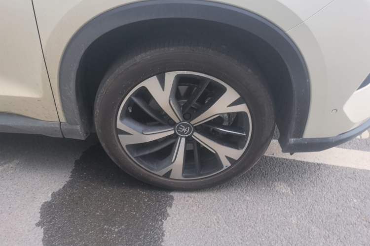 Used BYD Song Pro New Energy 2026 Model Flying Edition DM-i 220KM Superior Edition Right Front Wheel Hub