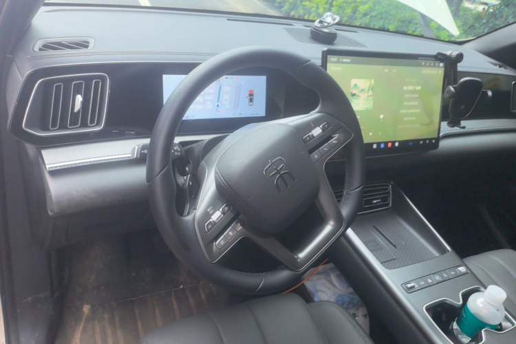 Used BYD Song Pro New Energy 2026 Model Flying Edition DM-i 220KM Superior Edition Steering Wheel