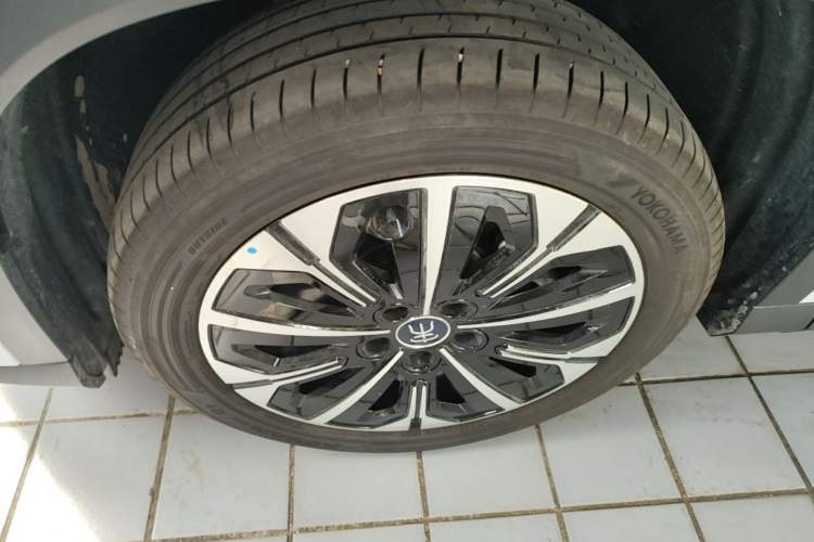 Used BYD Song Ultra EV 2026 Model 710KM Excellence Version Exterior 4
