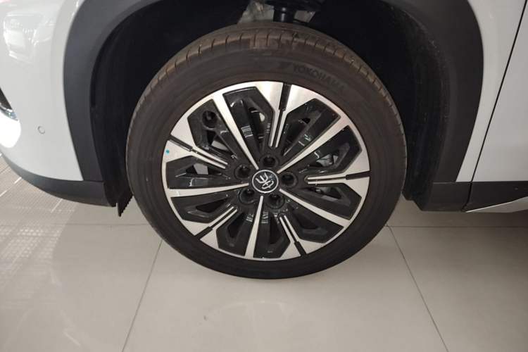 Used BYD Song Ultra EV 2026 Model 710KM Excellence Version Left Front Wheel Hub