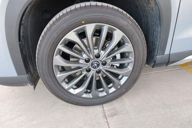 Used BYD Song Ultra EV 2026 Model 710KM Superior Edition Left Front Wheel Hub