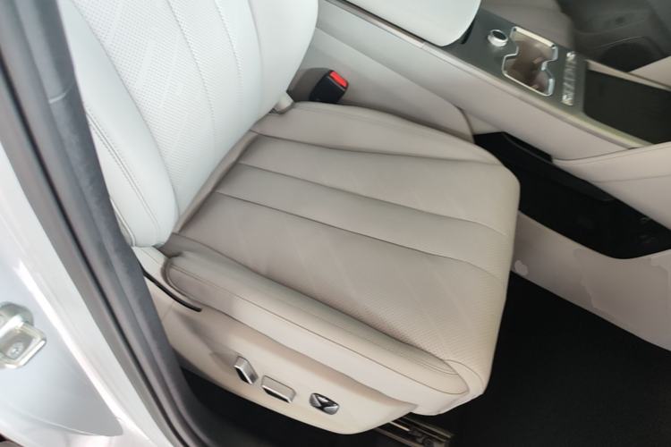 Used BYD Song Ultra EV 2026 Model 710KM Superior Edition Right Front Seat