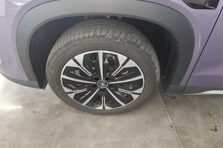 Used BYD Song Ultra EV 2026 Model 710KM Excellence Version Left Front Wheel Hub