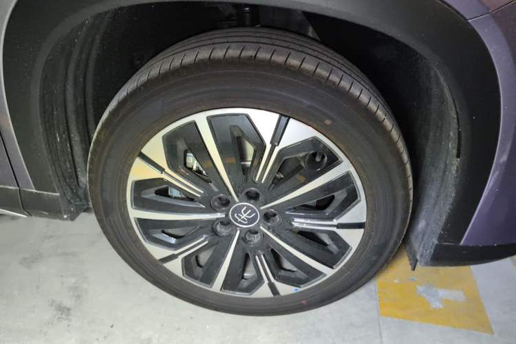 Used BYD Song Ultra EV 2026 Model 710KM Excellence Version Right Front Wheel Hub