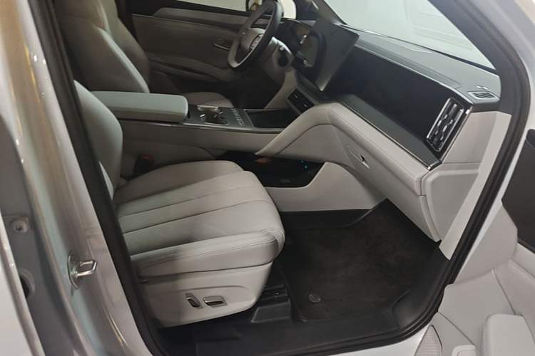 Used BYD Song Ultra EV 2026 Model 710KM Superior Edition Right Front Seat
