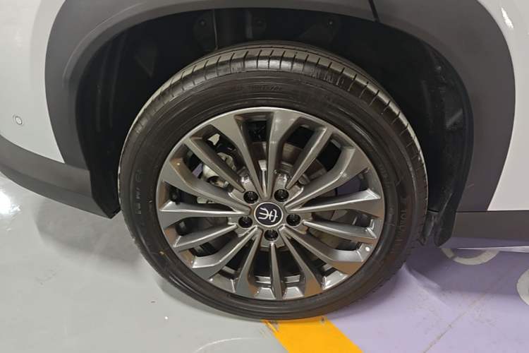 Used BYD Song Ultra EV 2026 Model 710KM Superior Edition Right Rear Wheel Hub