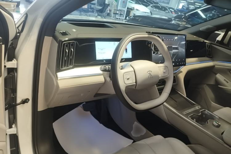Used BYD Song Ultra EV 2026 Model 710KM Excellence Version Center Console
