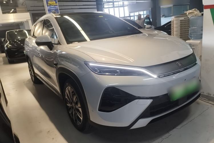 Used BYD Song Ultra EV 2026 Model 710KM Excellence Version Front Right 45 Deg