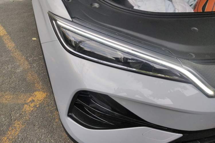 Used BYD Song Ultra EV 2026 Model 710KM Superior Edition Right Front Headlight
