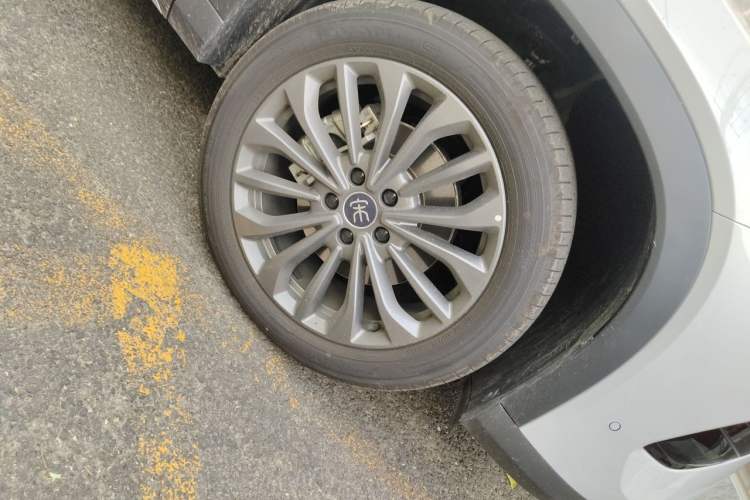 Used BYD Song Ultra EV 2026 Model 710KM Superior Edition Right Front Wheel Hub