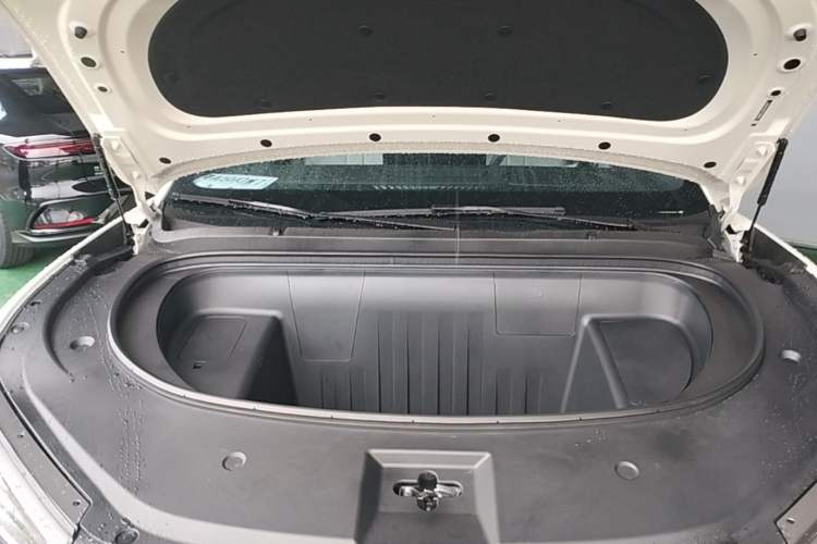 Used BYD Song Ultra EV 2026 Model 710KM Superior Edition Engine Bay