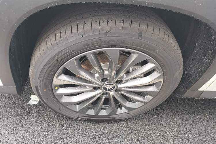 Used BYD Song Ultra EV 2026 Model 710KM Superior Edition Exterior 4