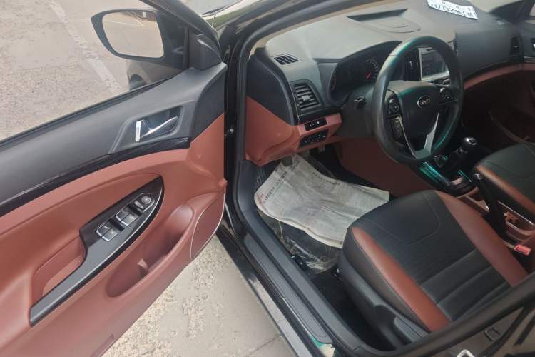 Used BYD Surui 2016 1.5L Manual Elite Edition Interior 2