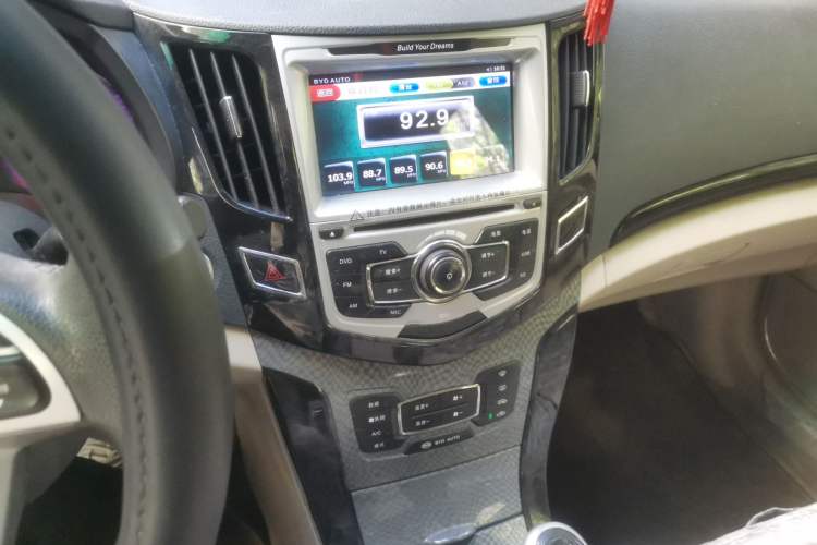 Used BYD Surui 2012 1.5L Manual Luxury Version Audio And AC Panel