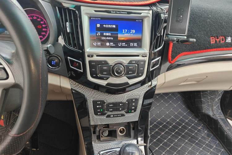 Used BYD Surui 2012 1.5TI Manual Luxury Version Audio And AC Panel