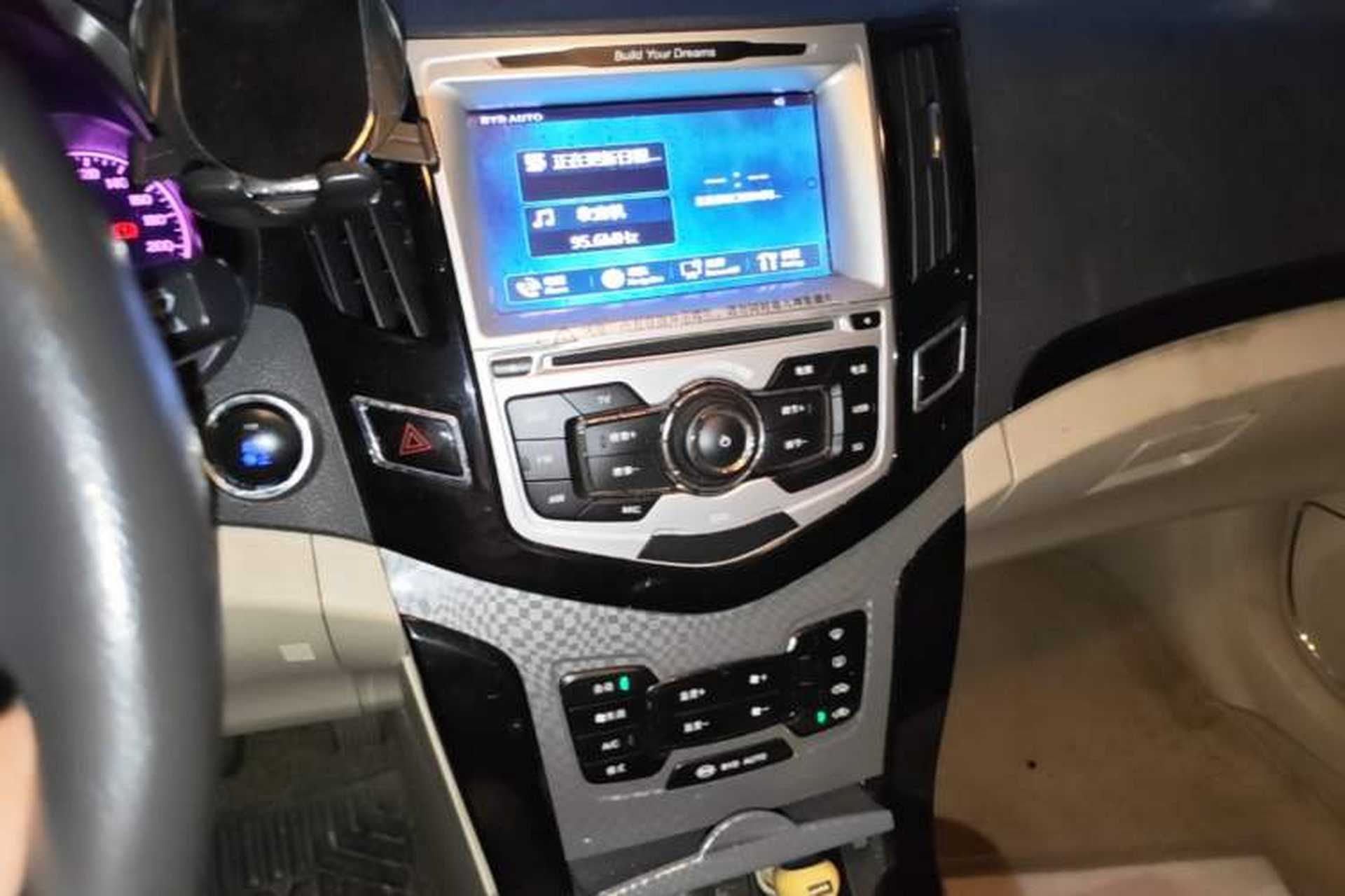 Used BYD Surui 2012 1.5L Manual Luxury Version Audio And AC Panel