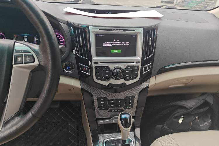 Used BYD Surui 2012 1.5TID Automatic Luxury Version Audio And AC Panel