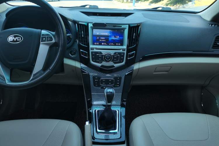 Used BYD Surui 2012 1.5L Manual Luxury Version Audio And AC Panel