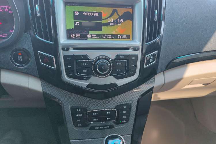 Used BYD Surui 2012 1.5TID Automatic Luxury Version Audio And AC Panel