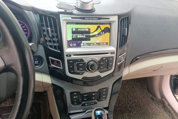 Used BYD Surui 2012 1.5TID Automatic Luxury Version Audio And AC Panel
