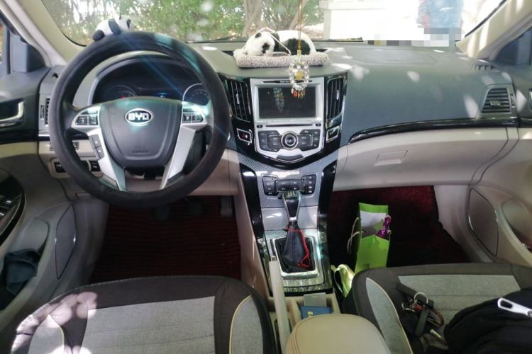 Used BYD Surui 2012 1.5L Manual Luxury Version Center Console