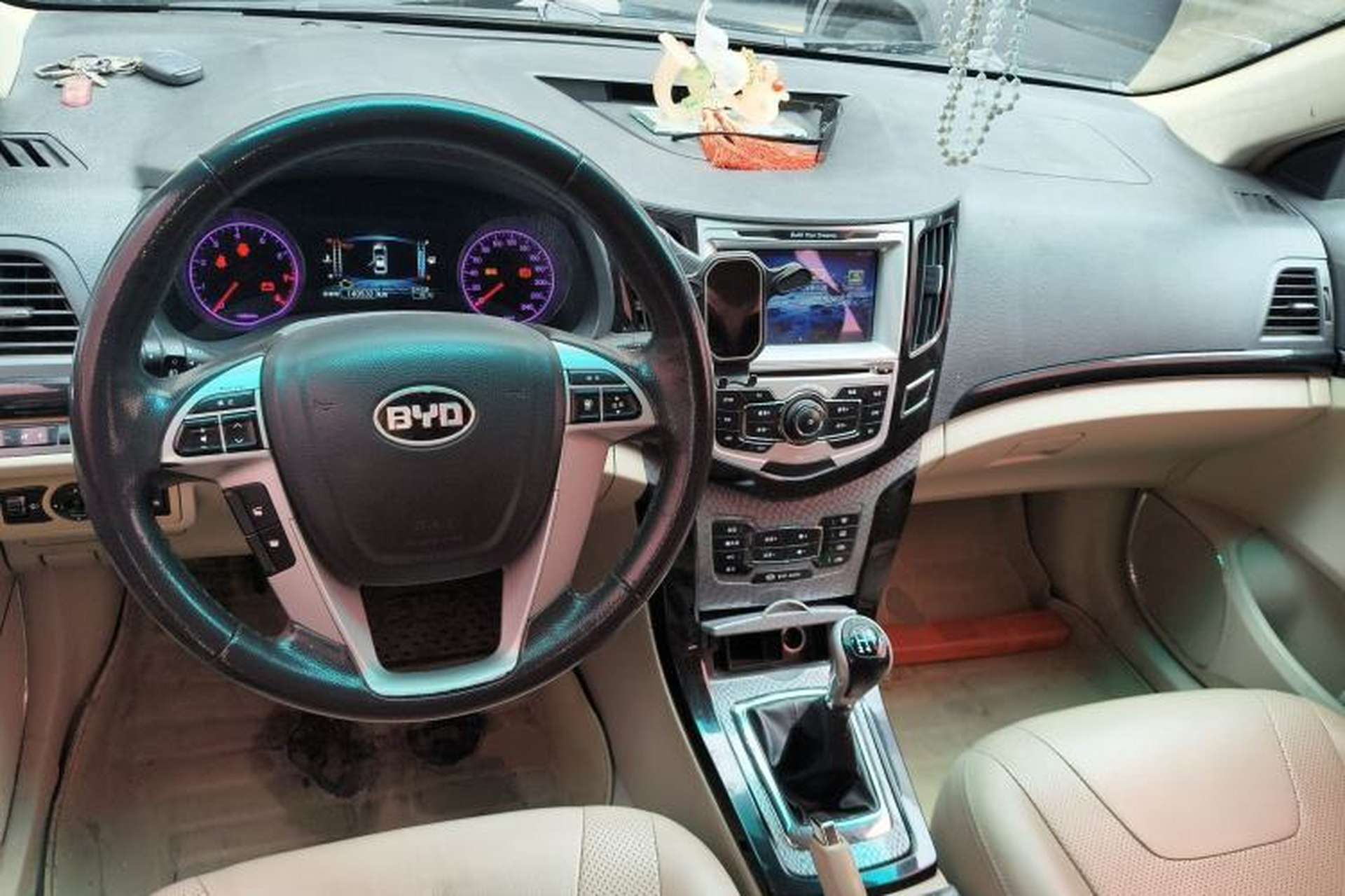 Used BYD Surui 2012 1.5L Manual Luxury Version Center Console