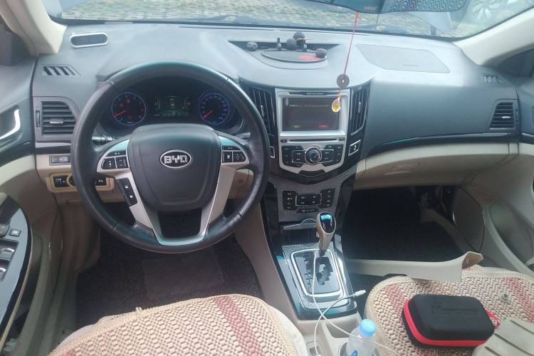Used BYD Surui 2012 1.5TID Automatic Luxury Version Center Console