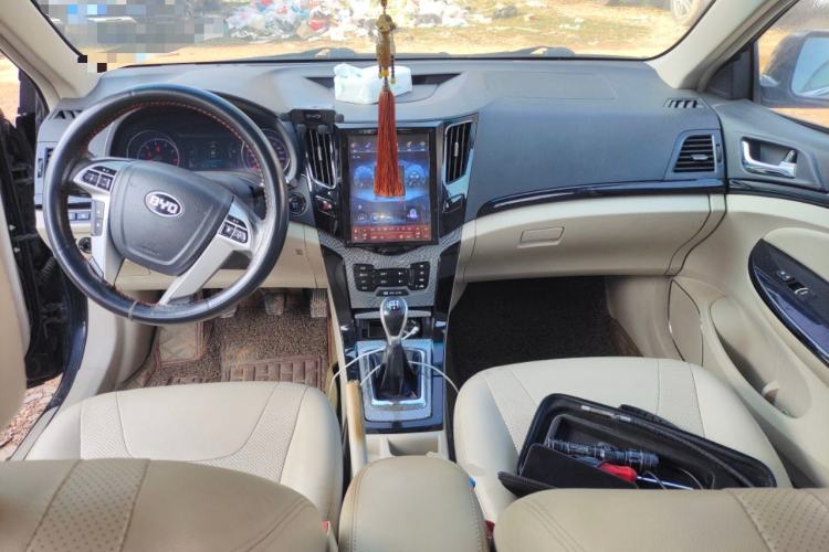 Used BYD Surui 2012 1.5L Manual Luxury Version Center Console