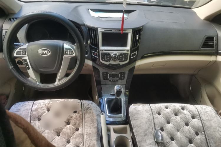 Used BYD Surui 2012 1.5L Manual Luxury Version Center Console