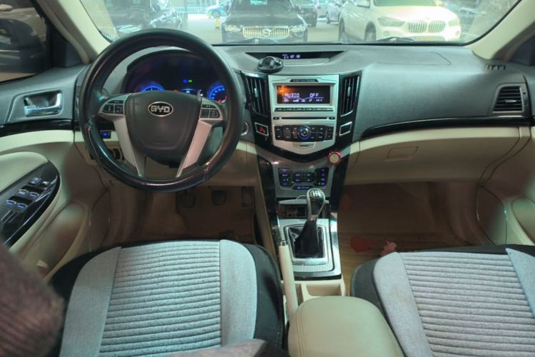 Used BYD Surui 2012 1.5L Manual Comfort Edition Center Console