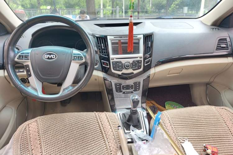 Used BYD Surui 2012 1.5L Manual Luxury Version Center Console