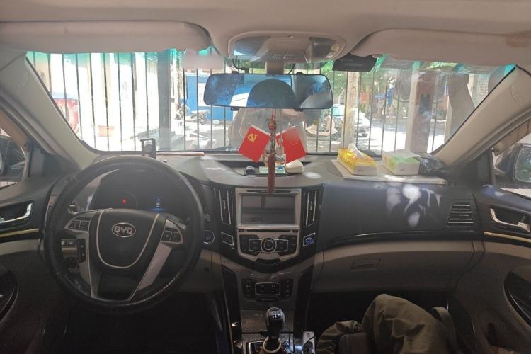 Used BYD Surui 2012 1.5L Manual Luxury Version Center Console