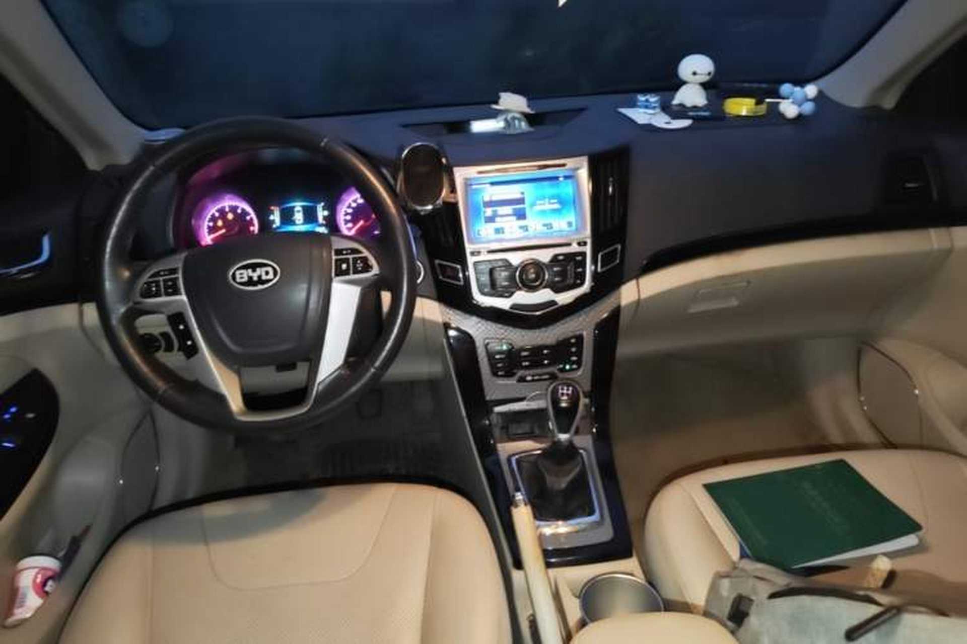 Used BYD Surui 2012 1.5L Manual Luxury Version Center Console