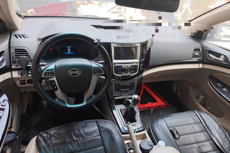 Used BYD Surui 2012 1.5L Manual Luxury Version Center Console