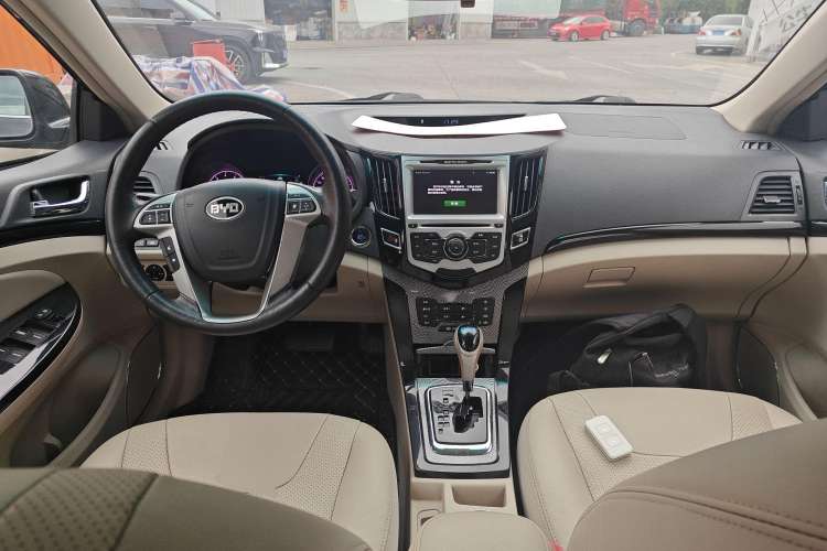 Used BYD Surui 2012 1.5TID Automatic Luxury Version Center Console