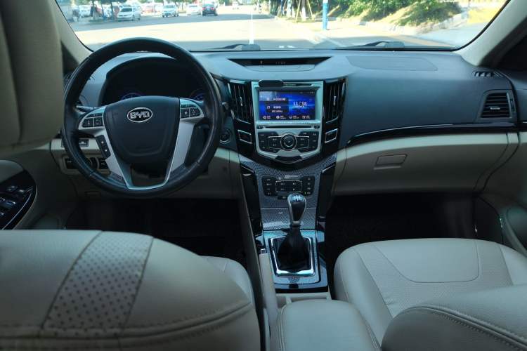 Used BYD Surui 2012 1.5L Manual Luxury Version Center Console