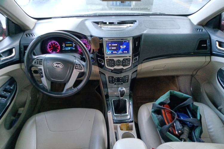Used BYD Surui 2012 1.5L Manual Luxury Version Center Console
