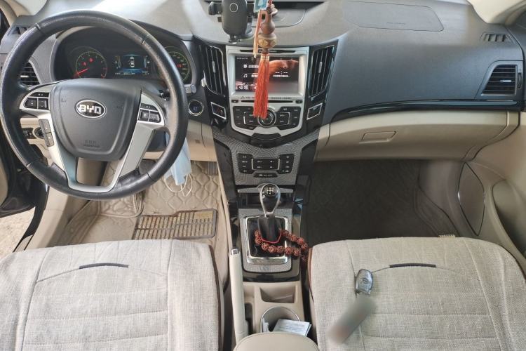 Used BYD Surui 2012 1.5L Manual Luxury Version Center Console