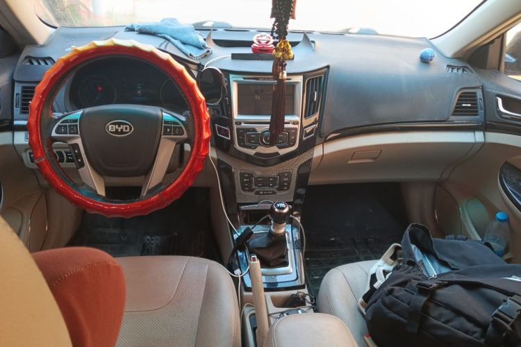 Used BYD Surui 2012 1.5TI Manual Luxury Version Center Console